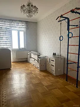 Kirayə verilir 3 otaqlı mənzil 130 m²