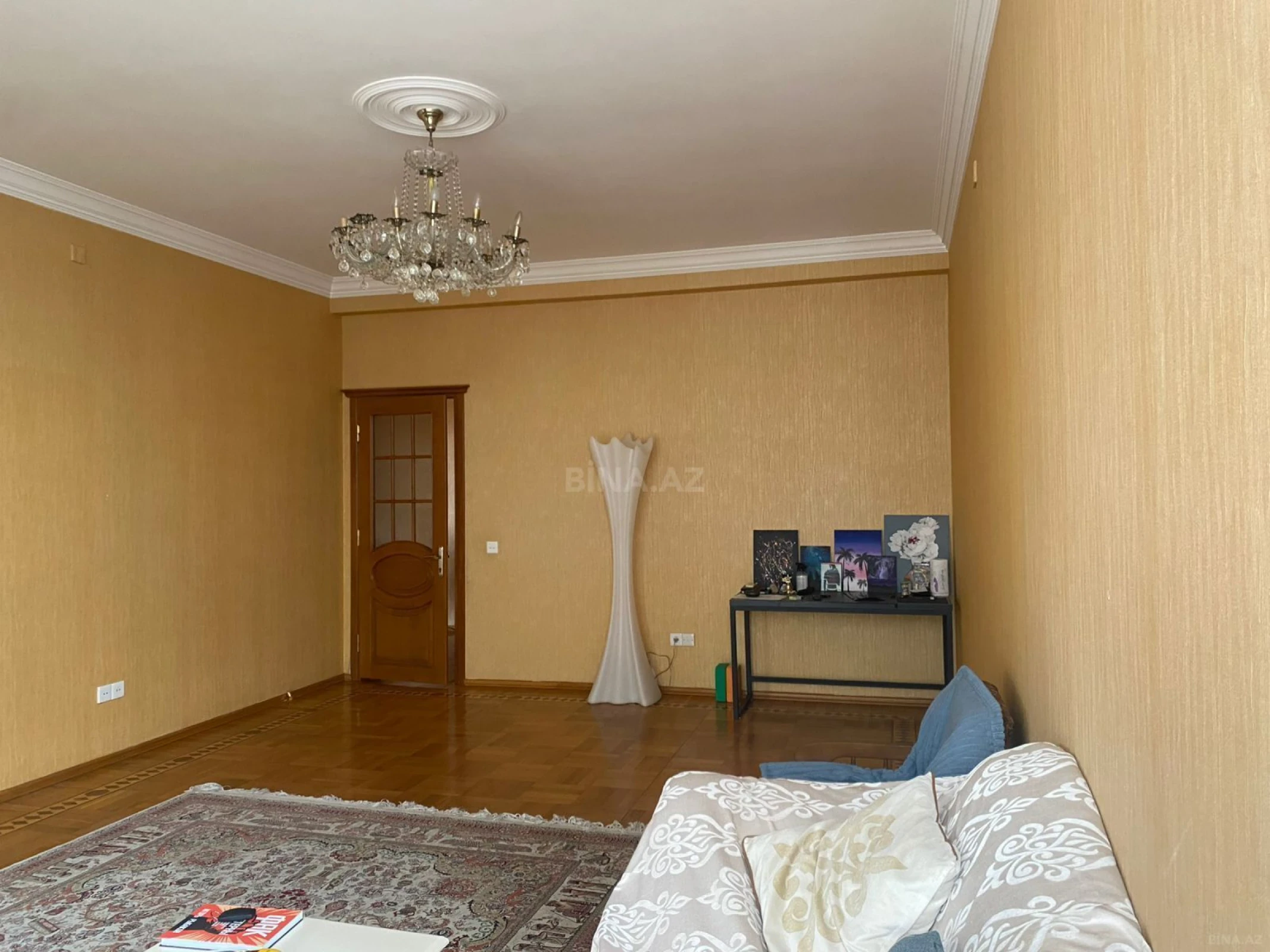 Kirayə verilir 3 otaqlı mənzil 130 m²