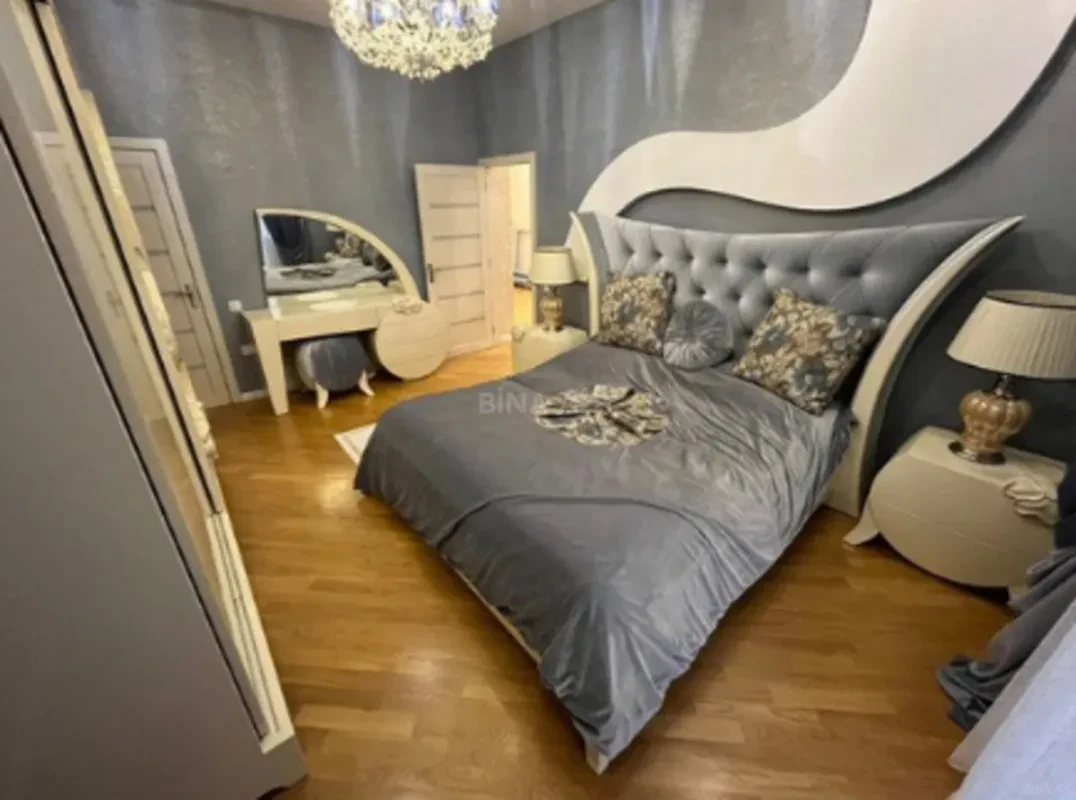 Kirayə verilir 3 otaqlı mənzil 145 m²