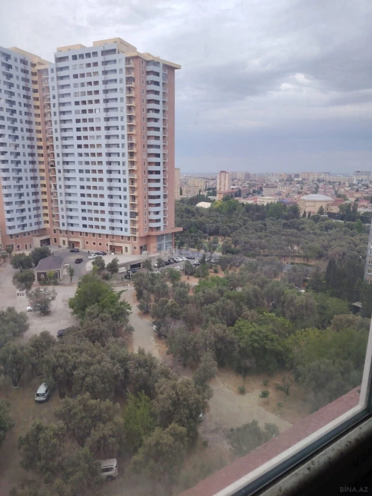 Satılır 2 otaqlı mənzil 102 m²