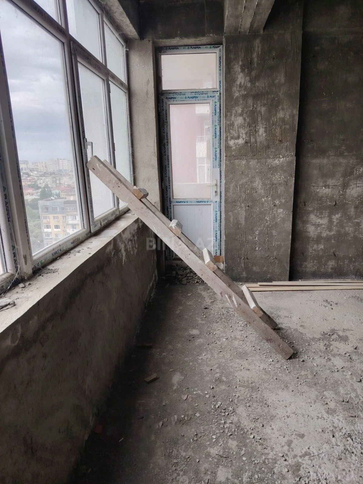 Satılır 2 otaqlı mənzil 102 m²