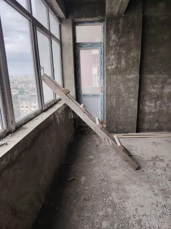 Satılır 2 otaqlı mənzil 102 m²