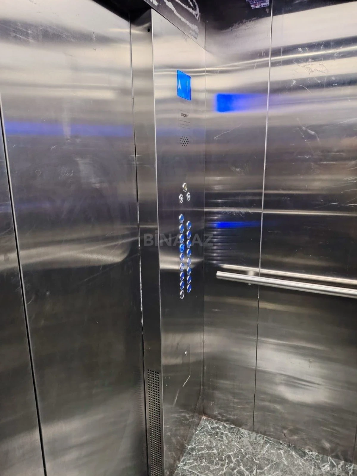 Satılır 2 otaqlı mənzil 102 m²