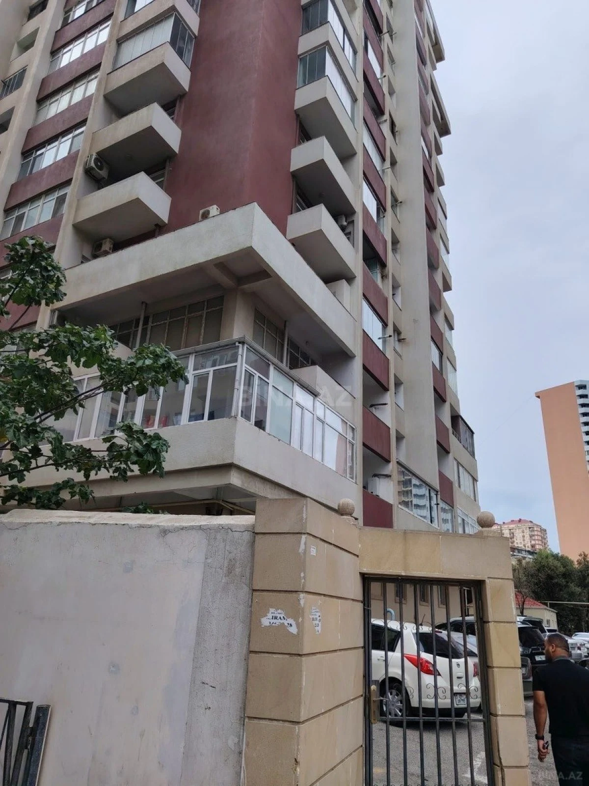 Satılır 2 otaqlı mənzil 102 m²