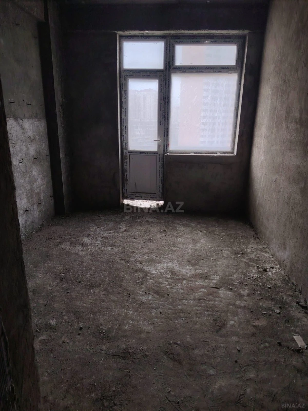 Satılır 2 otaqlı mənzil 102 m²