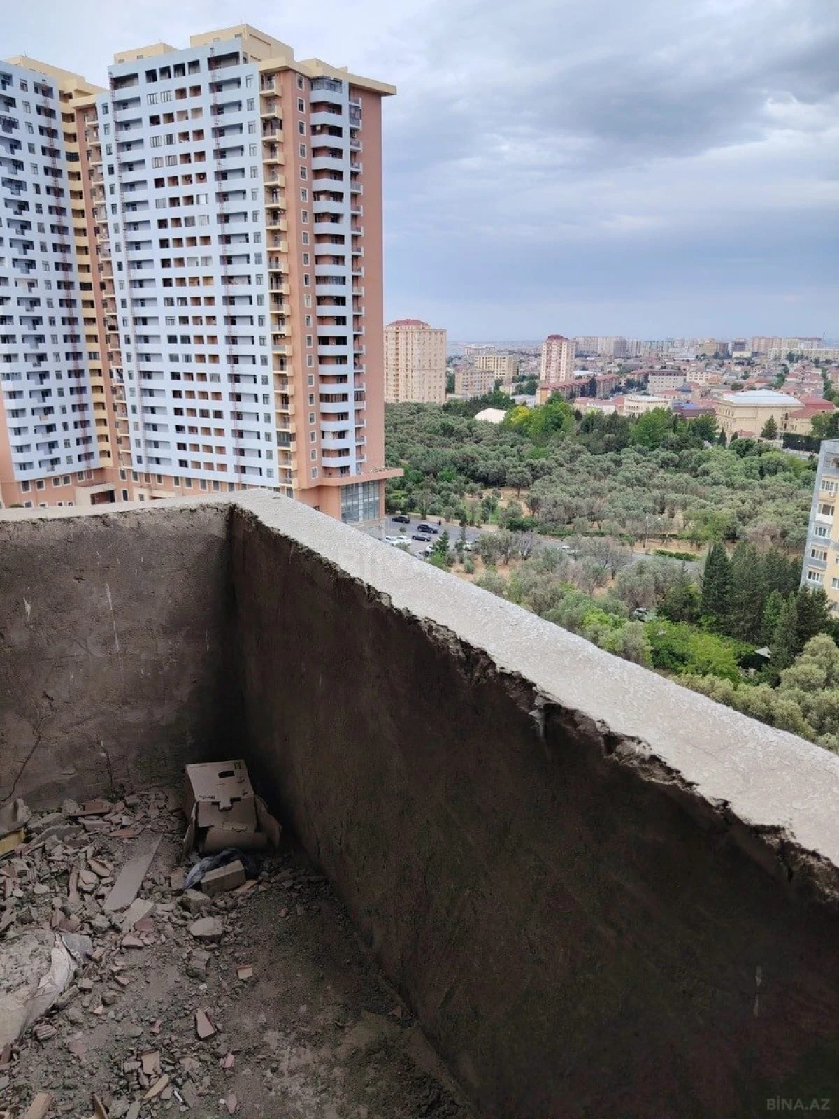 Satılır 2 otaqlı mənzil 102 m²