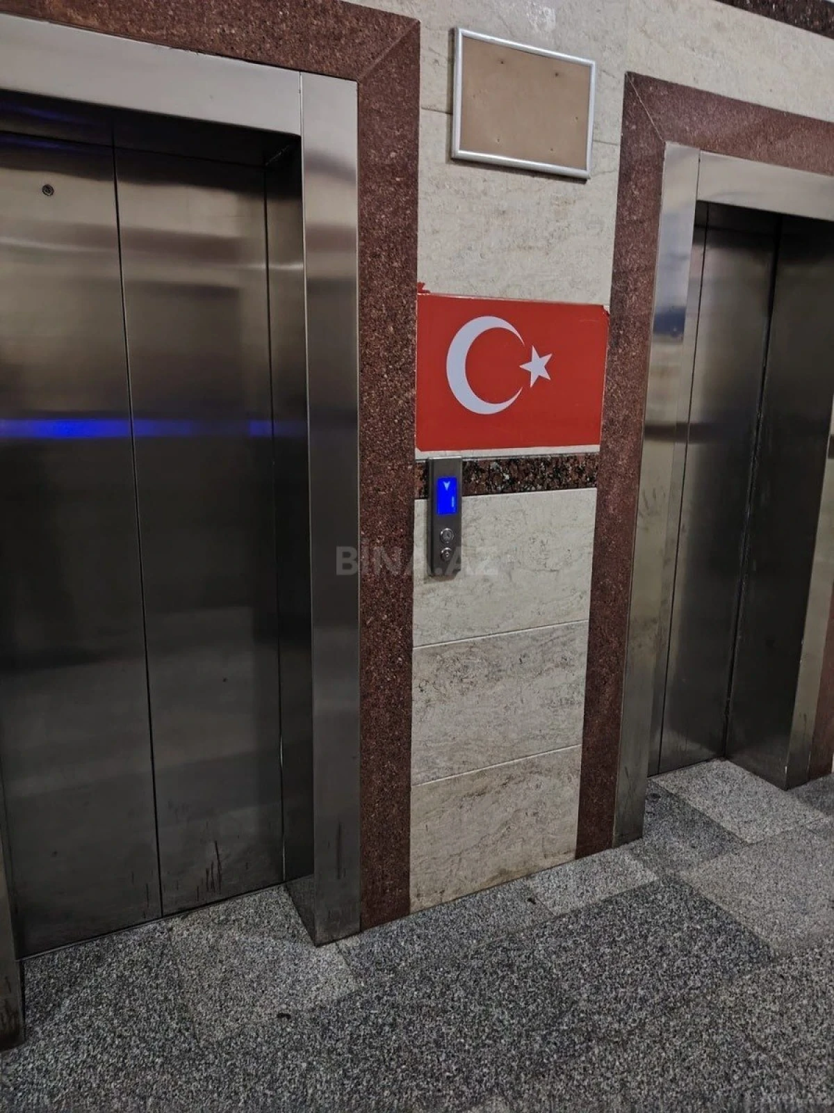 Satılır 2 otaqlı mənzil 102 m²