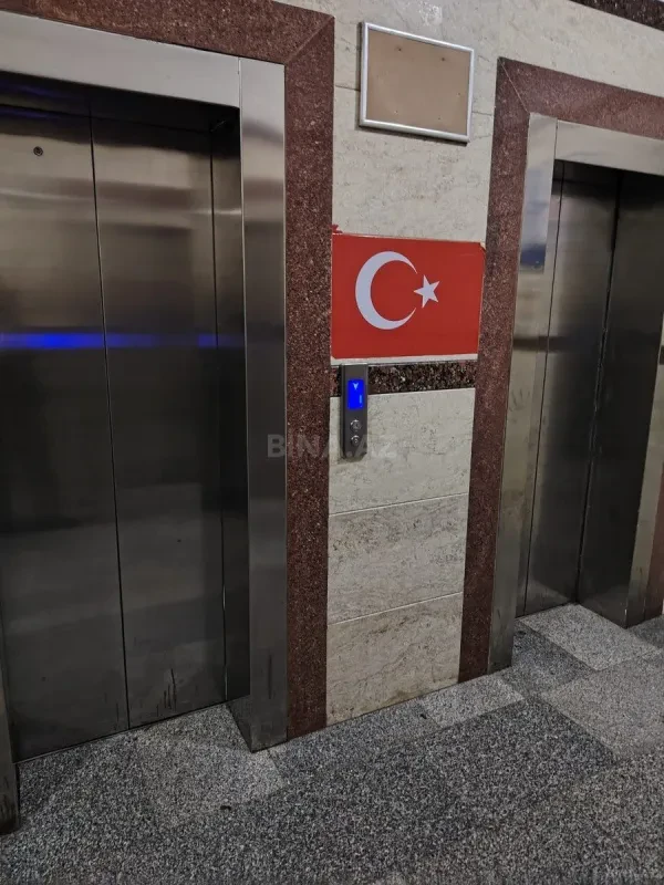 Satılır 2 otaqlı mənzil 102 m²
