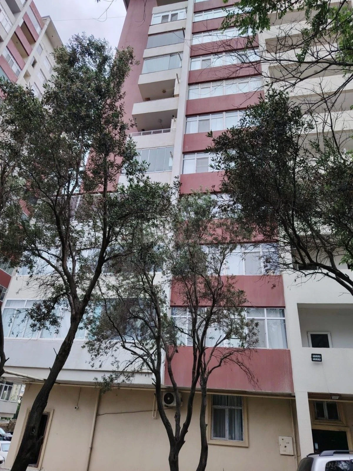 Satılır 2 otaqlı mənzil 102 m²