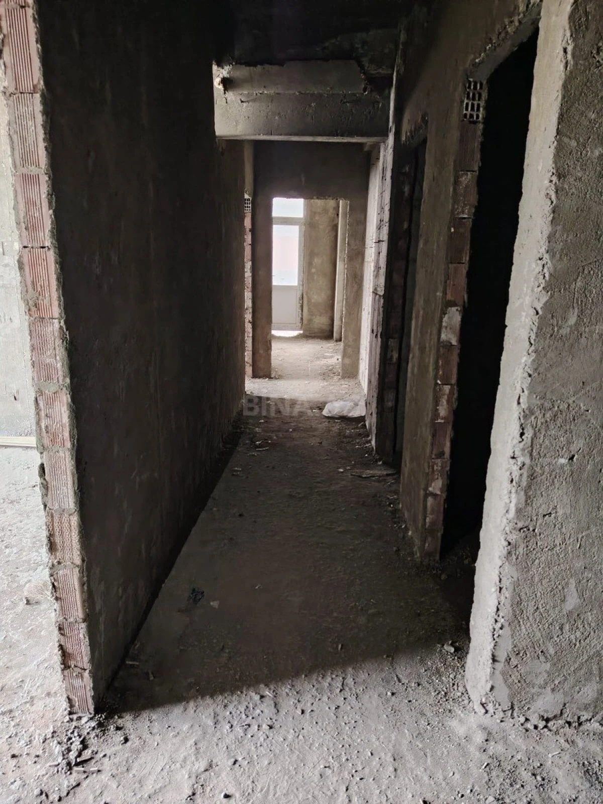 Satılır 2 otaqlı mənzil 102 m²