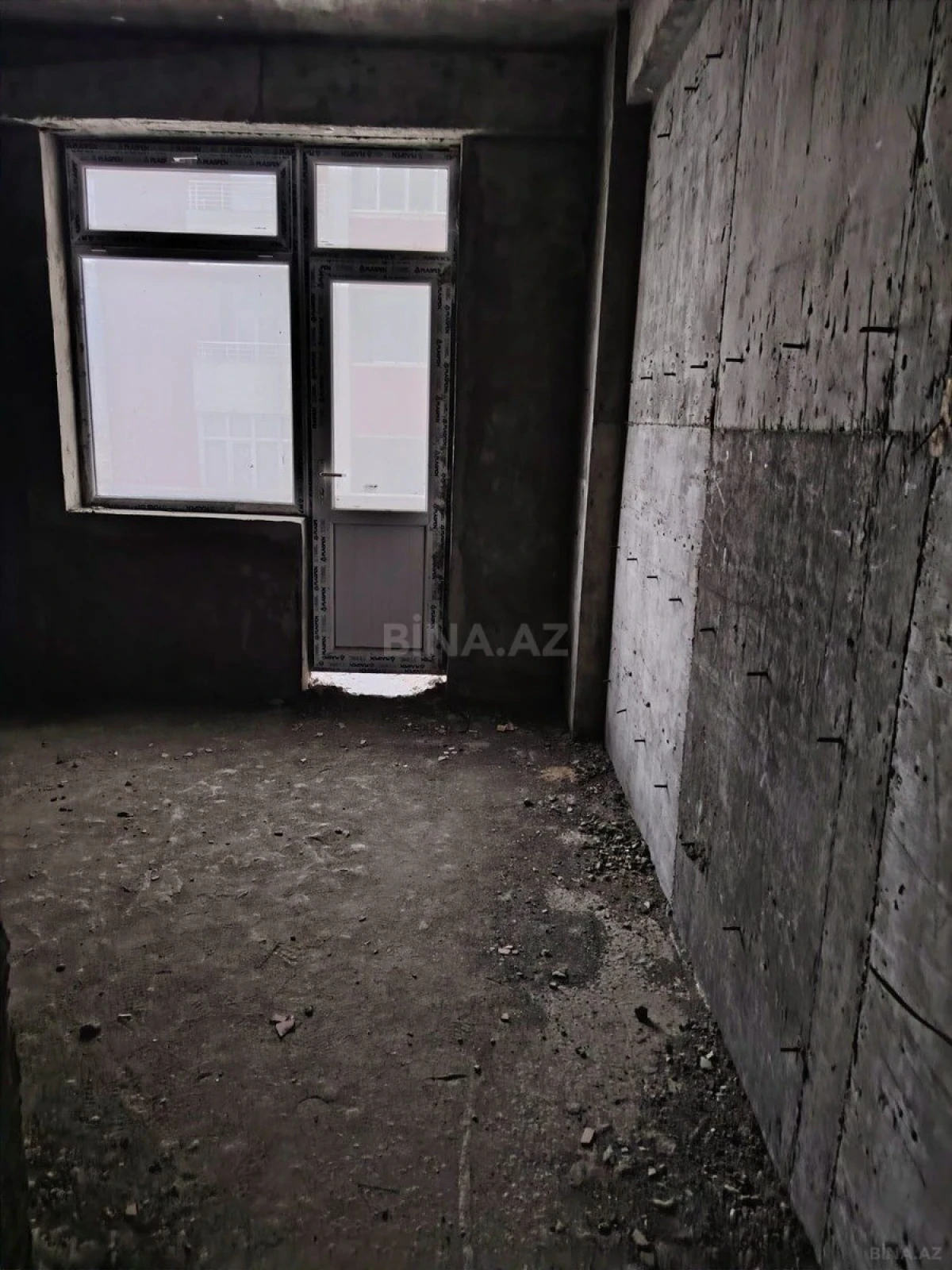 Satılır 2 otaqlı mənzil 102 m²