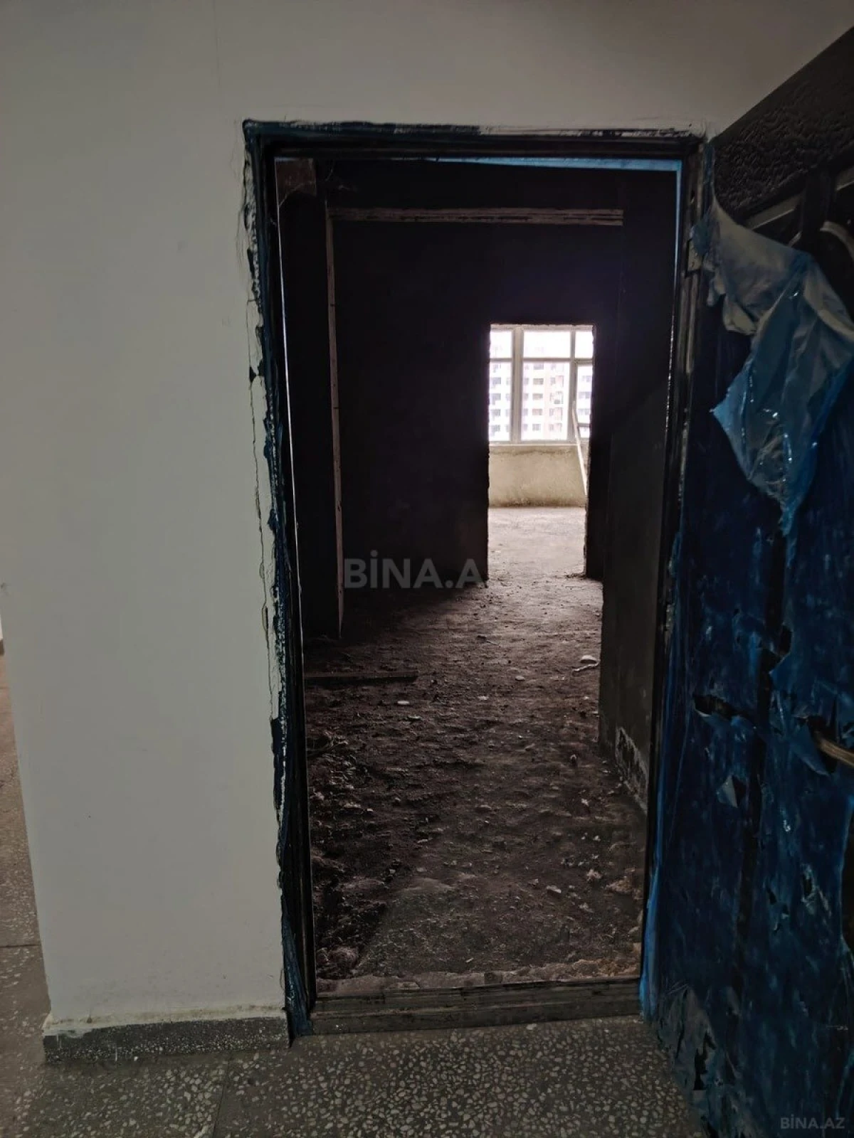 Satılır 2 otaqlı mənzil 102 m²