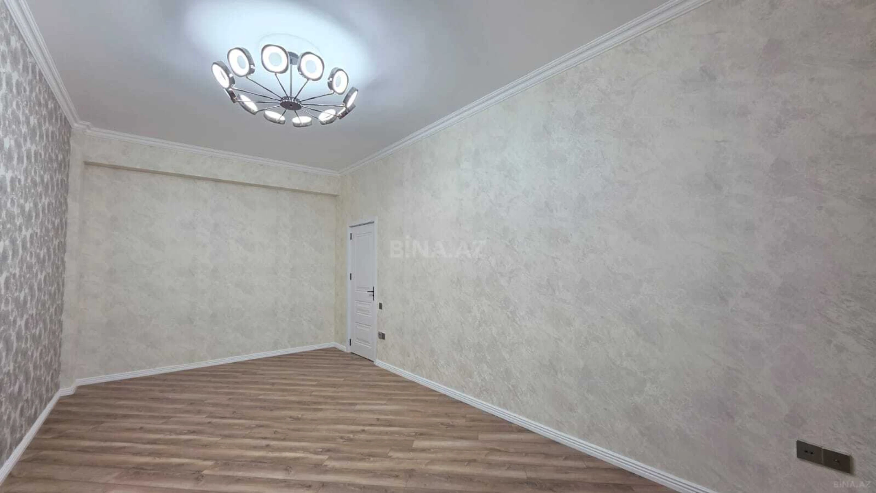Satılır 2 otaqlı mənzil 62 m²