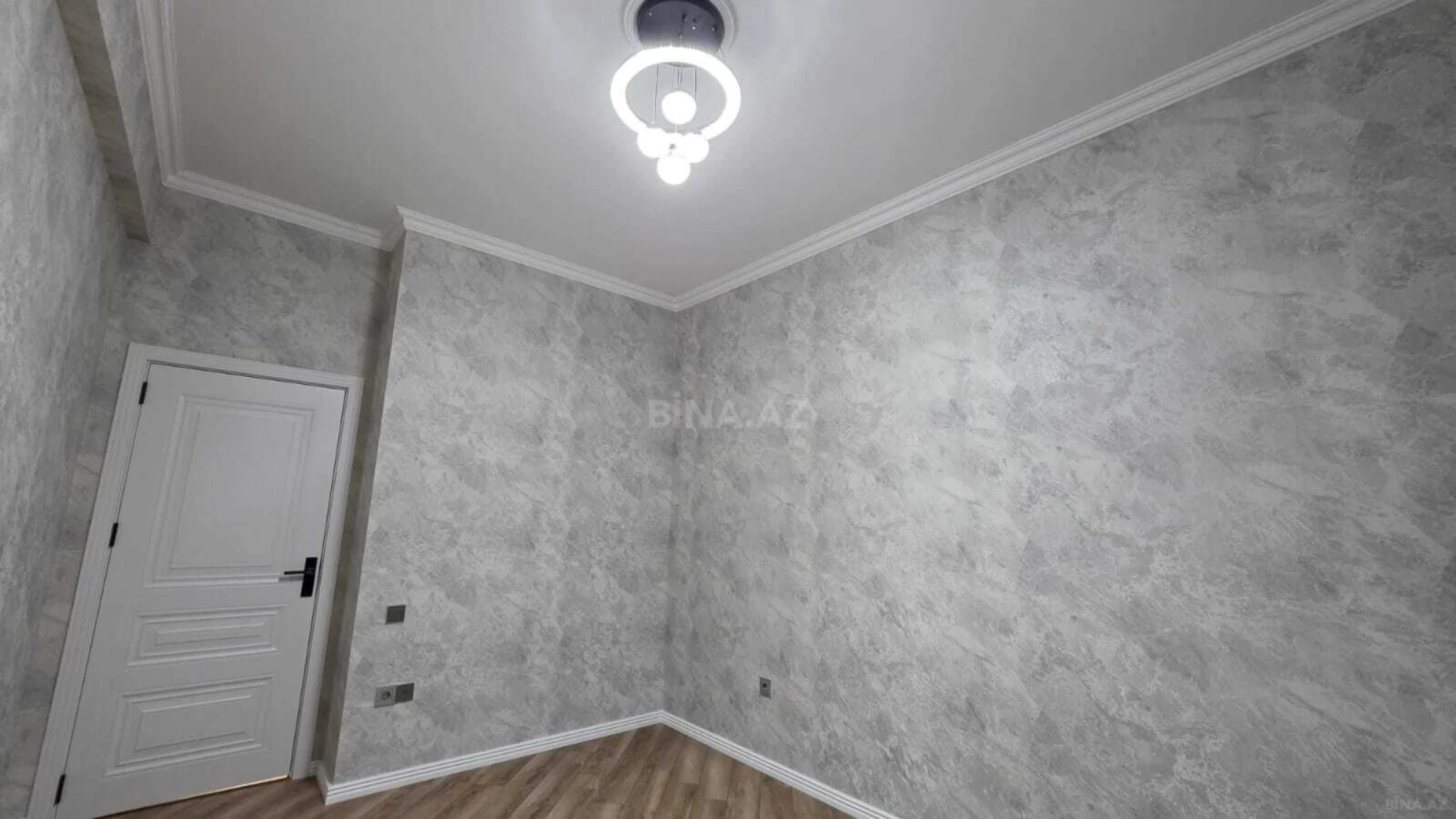 Satılır 2 otaqlı mənzil 62 m²