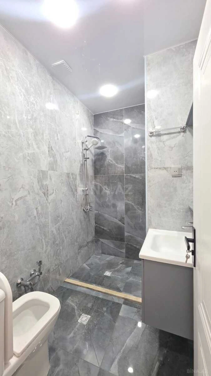 Satılır 2 otaqlı mənzil 58 m²