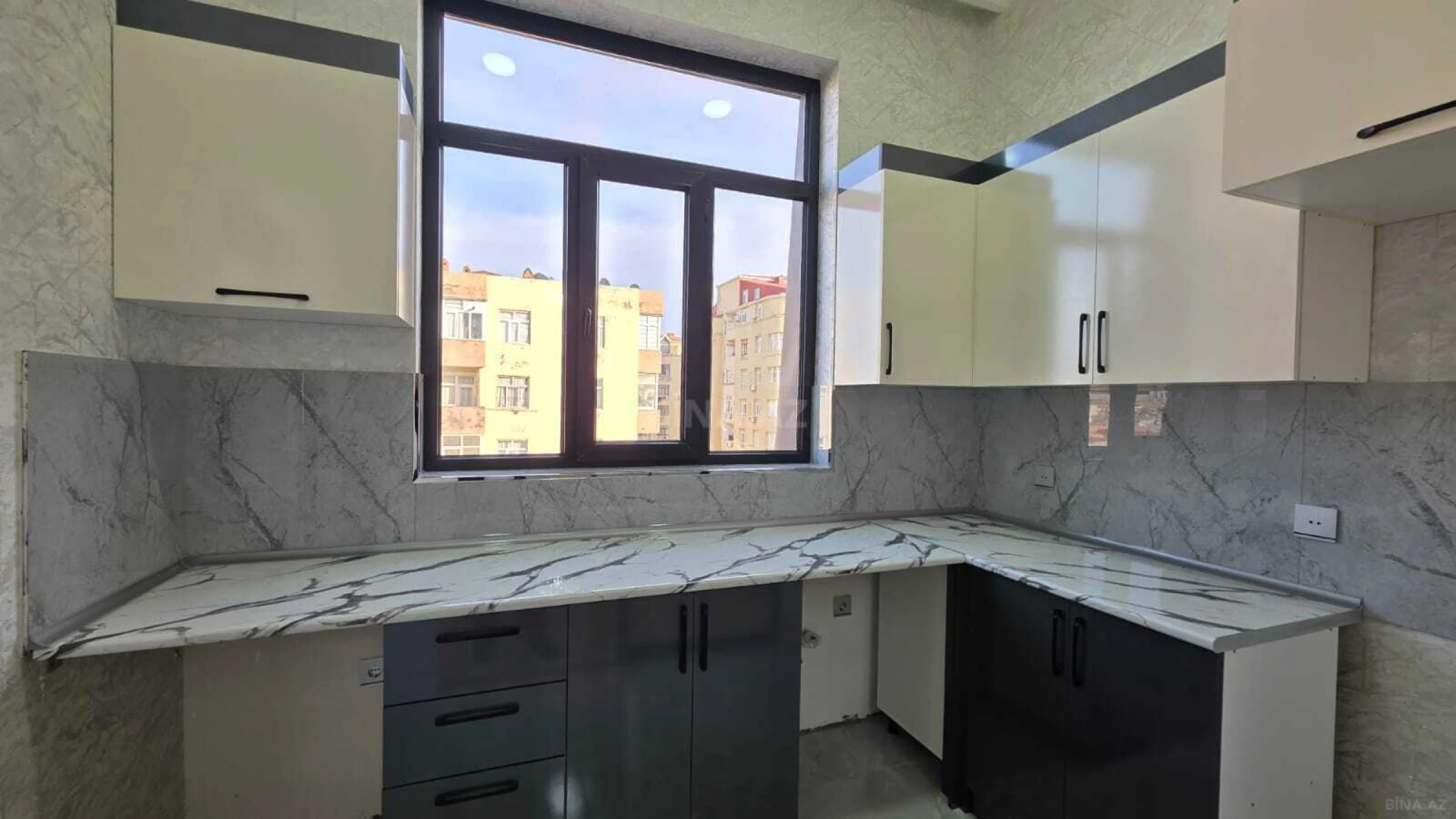 Satılır 2 otaqlı mənzil 58 m²