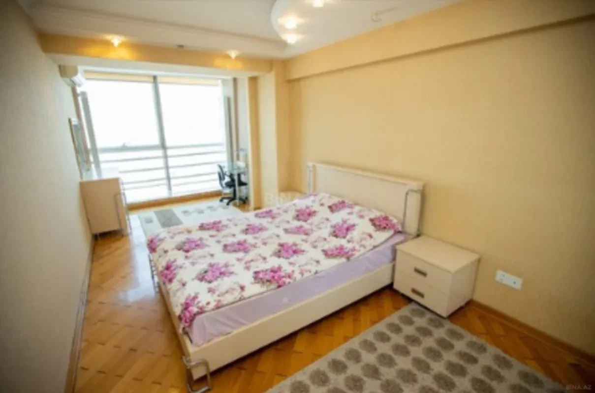Kirayə verilir 3 otaqlı mənzil 110 m²