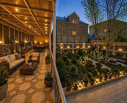 Satılır 20 otaqlı həyət evi 1000 m²