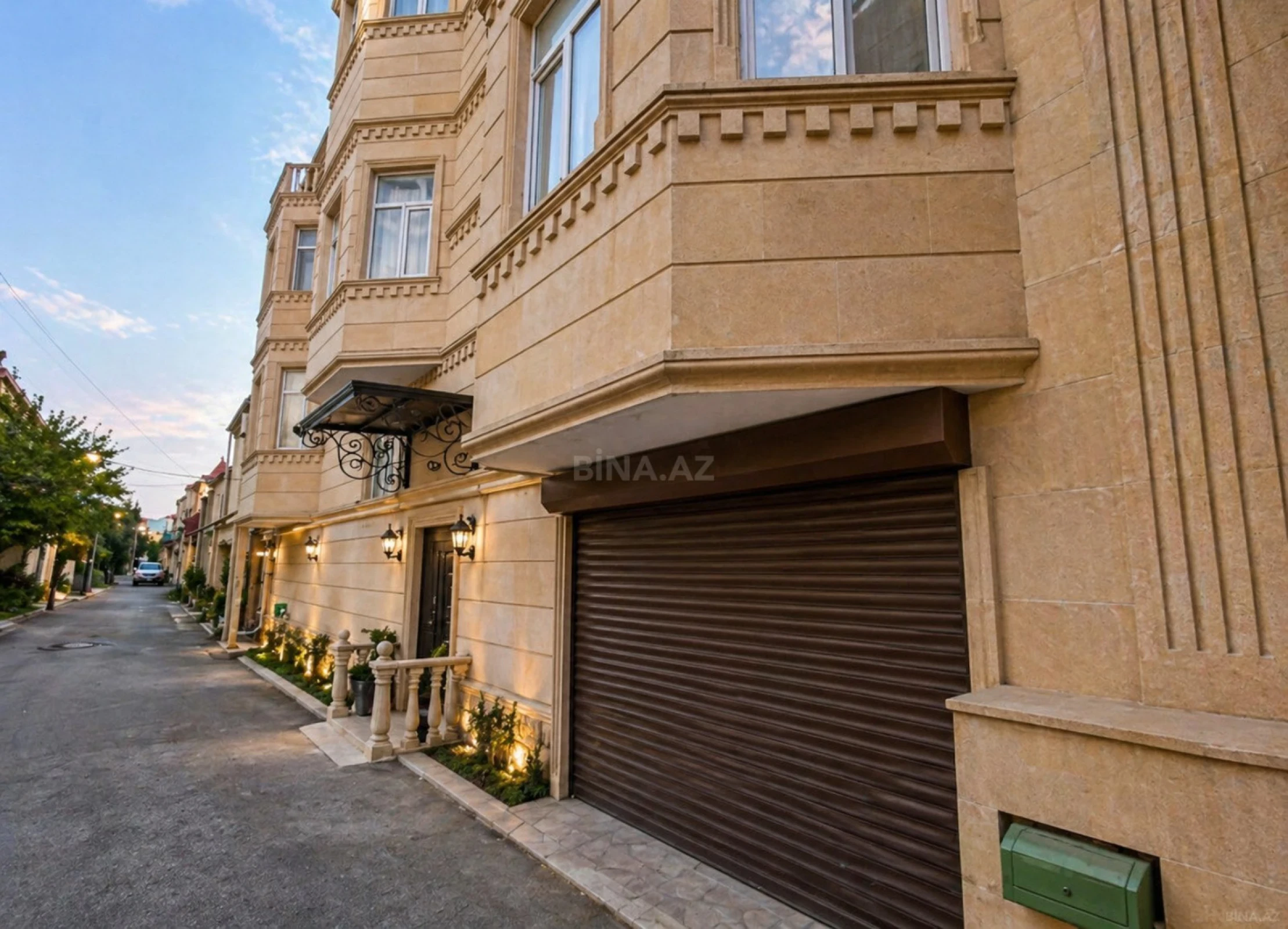 Satılır 20 otaqlı həyət evi 1000 m²