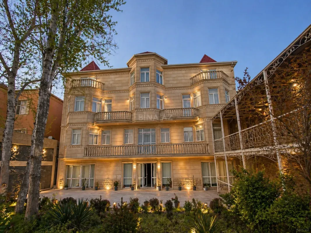 Satılır 20 otaqlı həyət evi 1000 m²