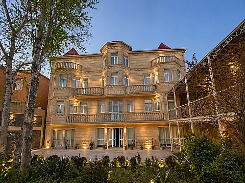 Satılır 20 otaqlı həyət evi 1000 m²