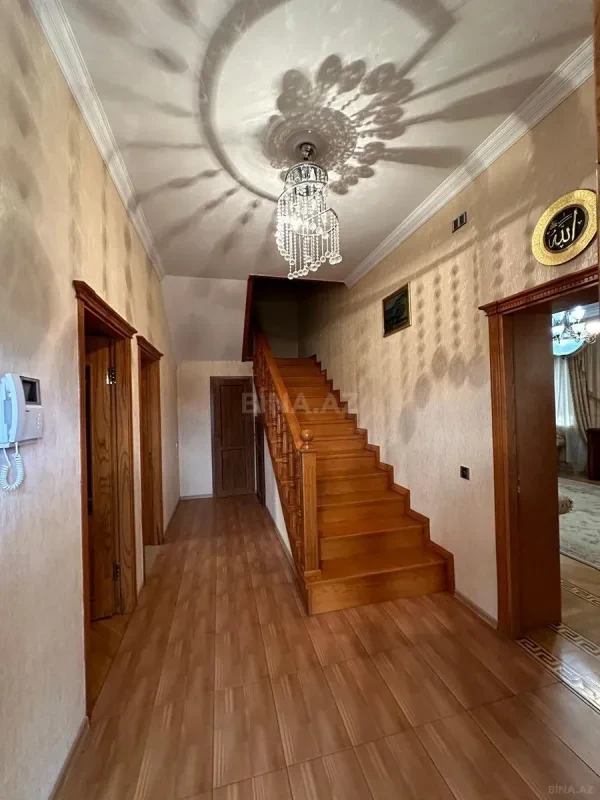 Kirayə verilir 8 otaqlı həyət evi 305 m²