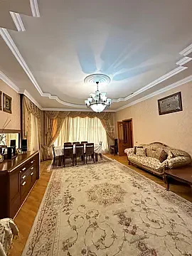Kirayə verilir 8 otaqlı həyət evi 305 m²