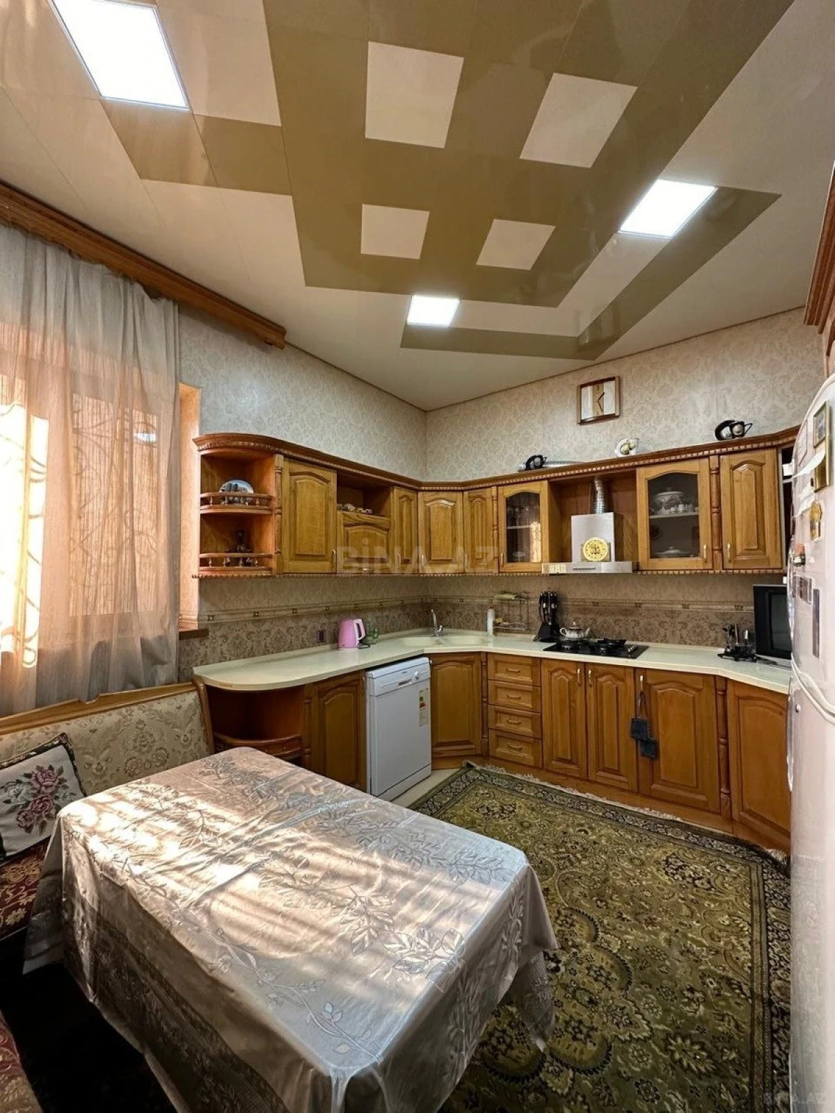 Kirayə verilir 8 otaqlı həyət evi 305 m²