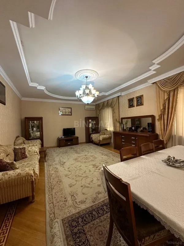 Kirayə verilir 8 otaqlı həyət evi 305 m²