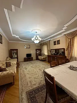 Kirayə verilir 8 otaqlı həyət evi 305 m²