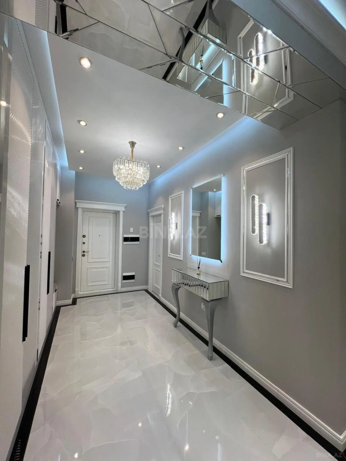 Satılır 3 otaqlı mənzil 108 m²