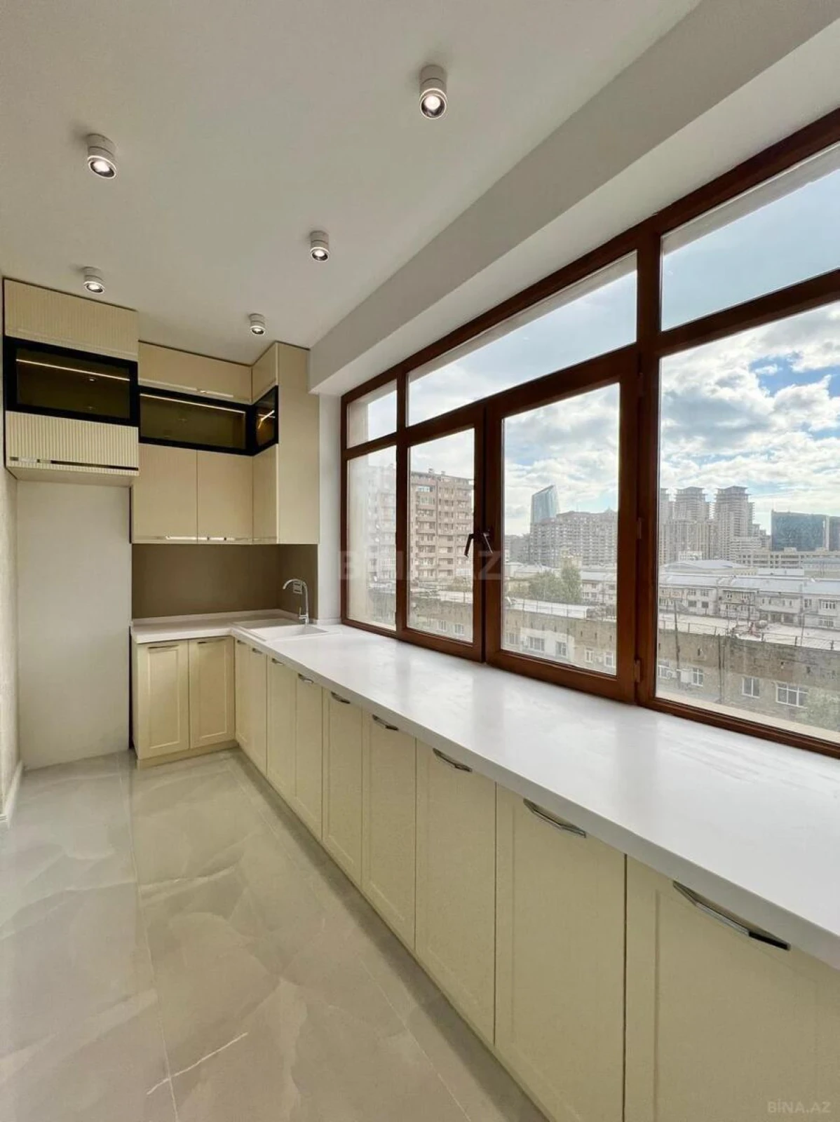 Satılır 3 otaqlı mənzil 108 m²