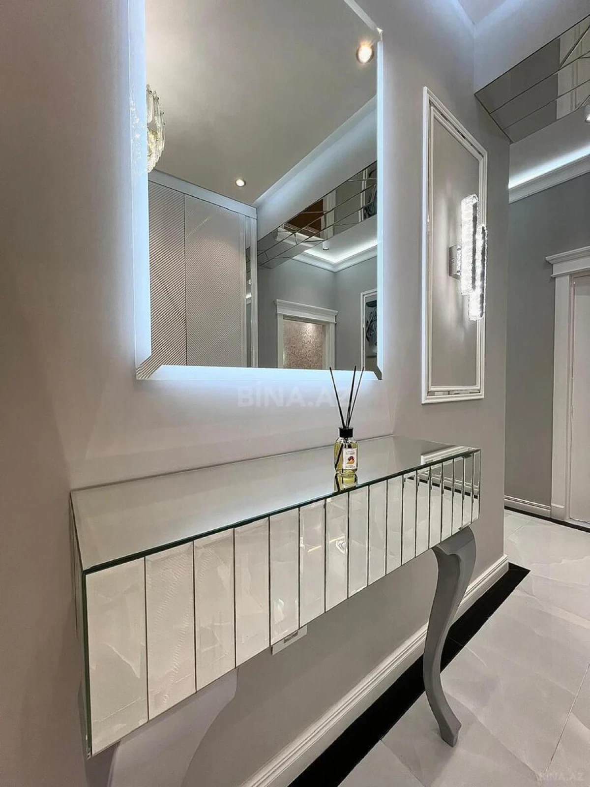 Satılır 3 otaqlı mənzil 108 m²