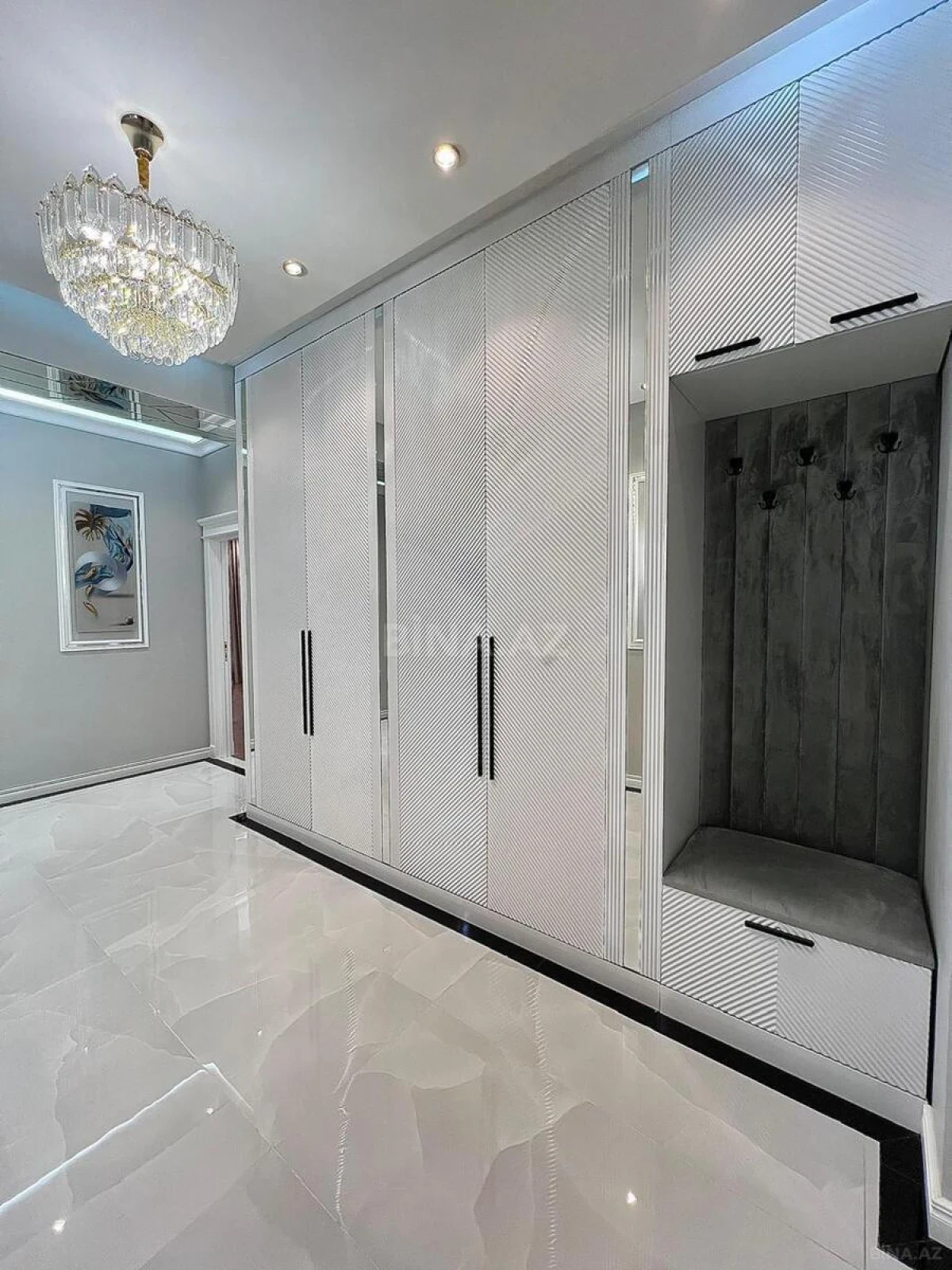 Satılır 3 otaqlı mənzil 108 m²