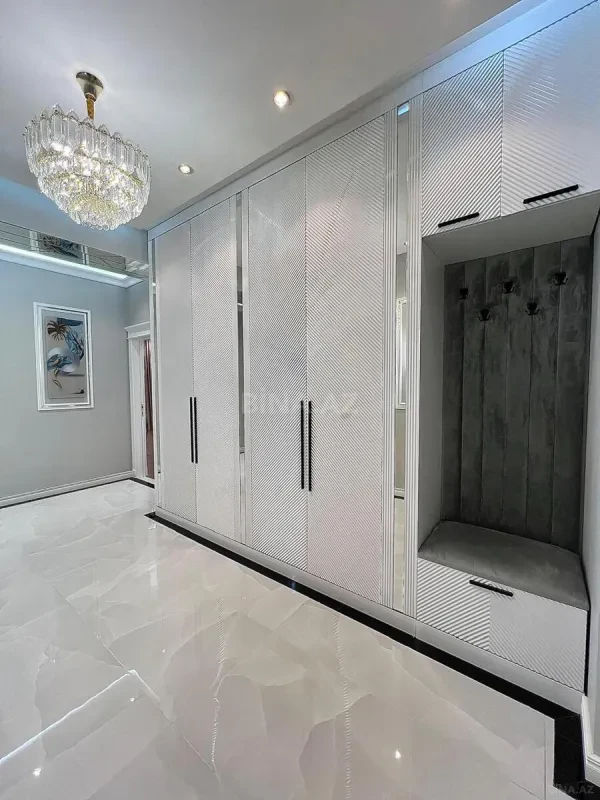 Satılır 3 otaqlı mənzil 108 m²