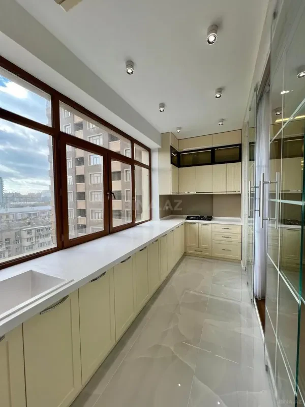 Satılır 3 otaqlı mənzil 108 m²