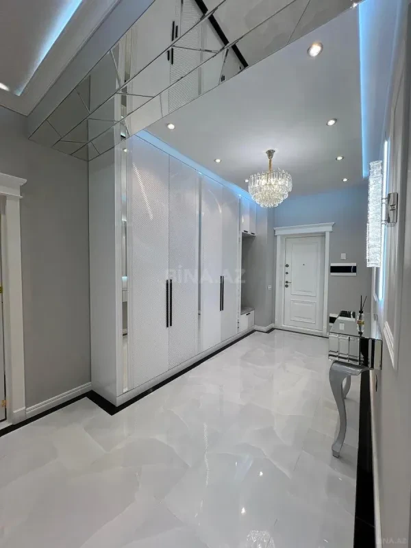 Satılır 3 otaqlı mənzil 108 m²