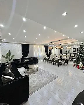 Satılır 4 otaqlı mənzil 200 m²