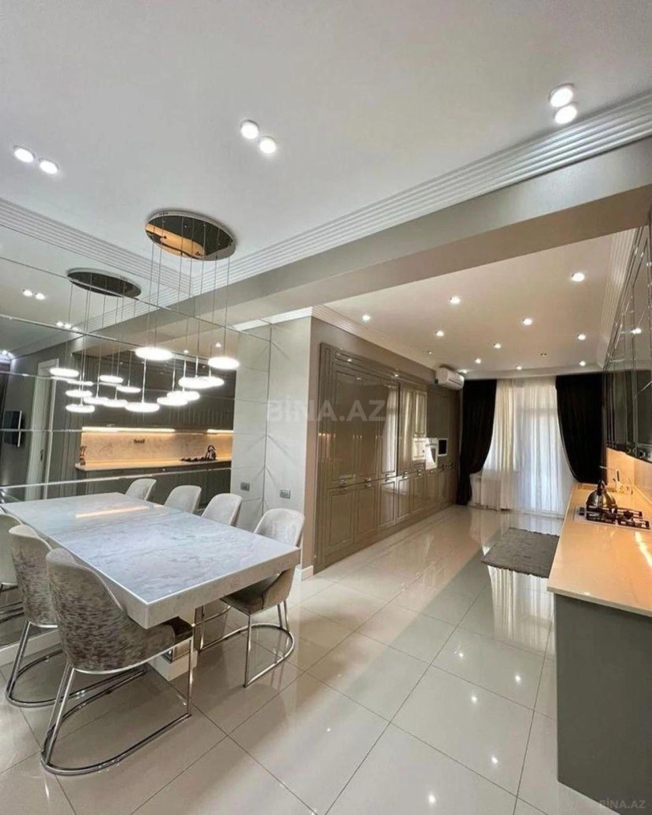 Satılır 4 otaqlı mənzil 200 m²