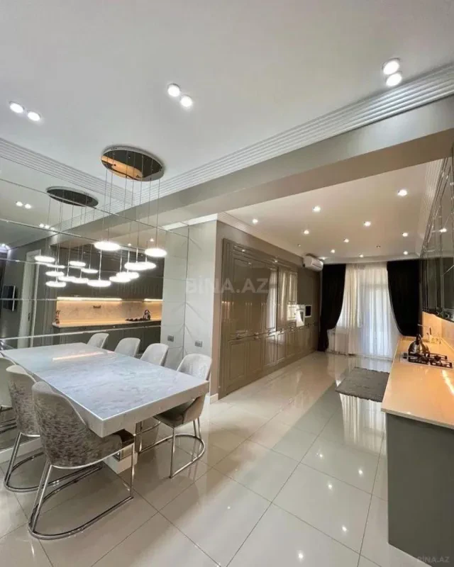 Satılır 4 otaqlı mənzil 200 m²