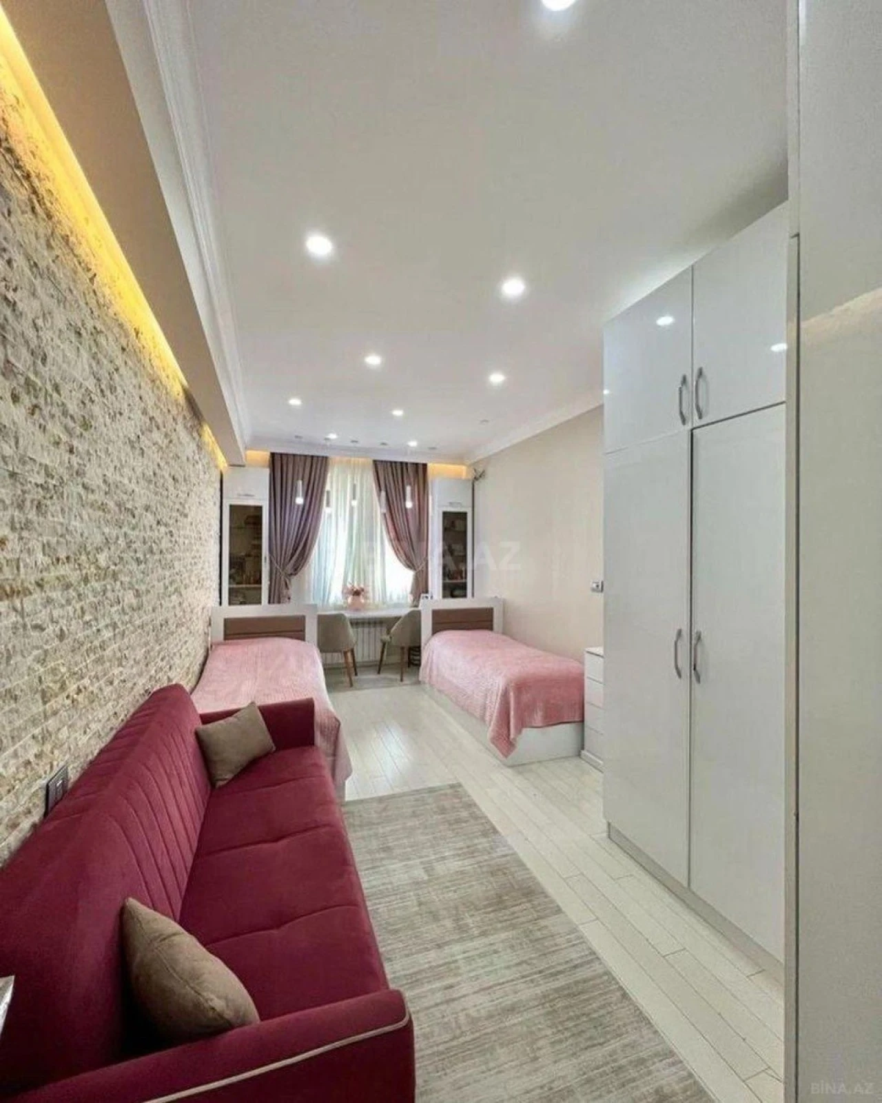 Satılır 4 otaqlı mənzil 200 m²