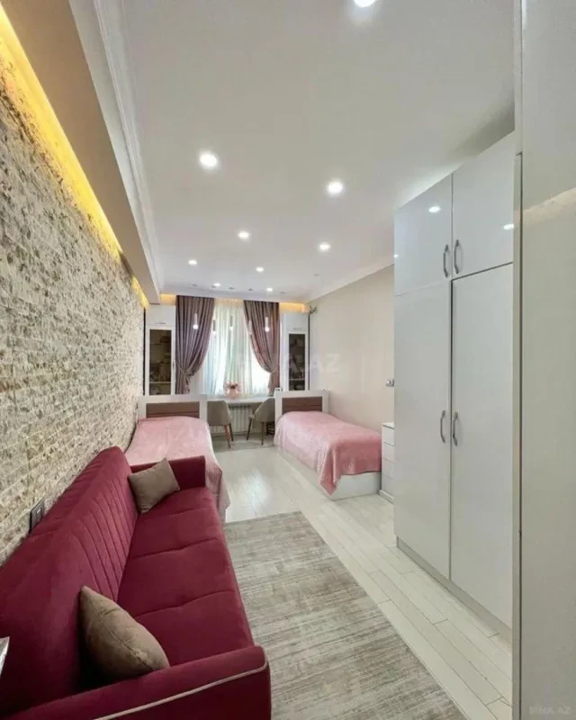 Satılır 4 otaqlı mənzil 200 m²