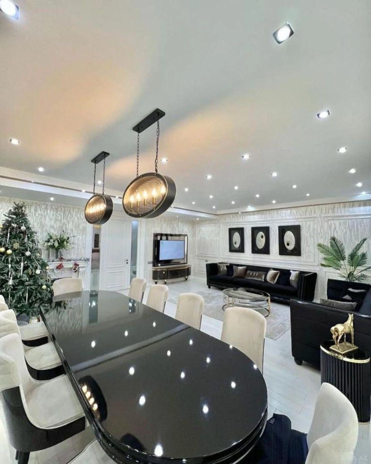 Satılır 4 otaqlı mənzil 200 m²