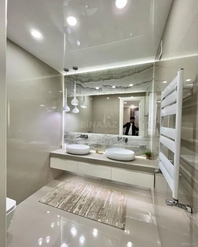 Satılır 4 otaqlı mənzil 200 m²