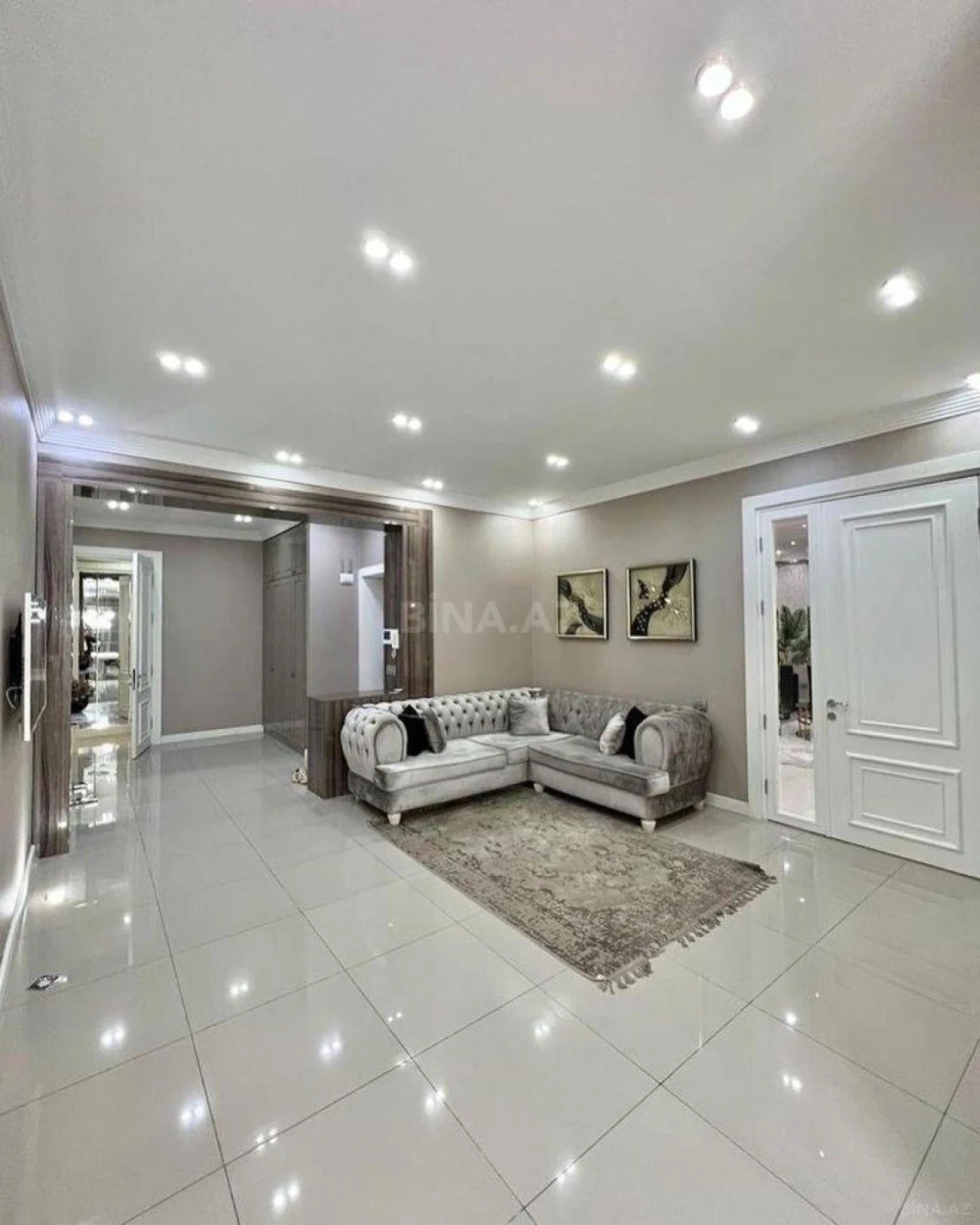 Satılır 4 otaqlı mənzil 200 m²