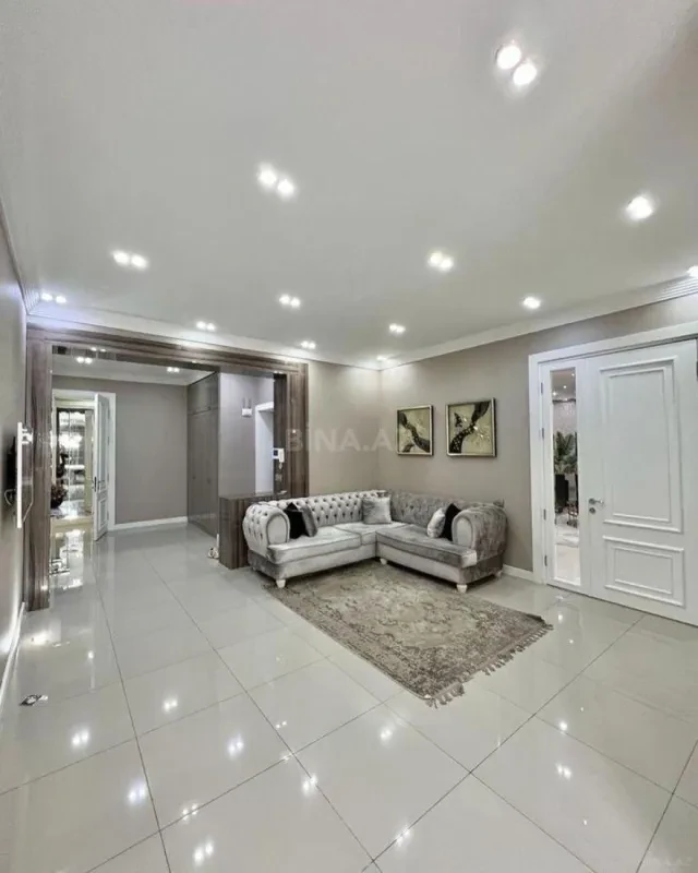 Satılır 4 otaqlı mənzil 200 m²