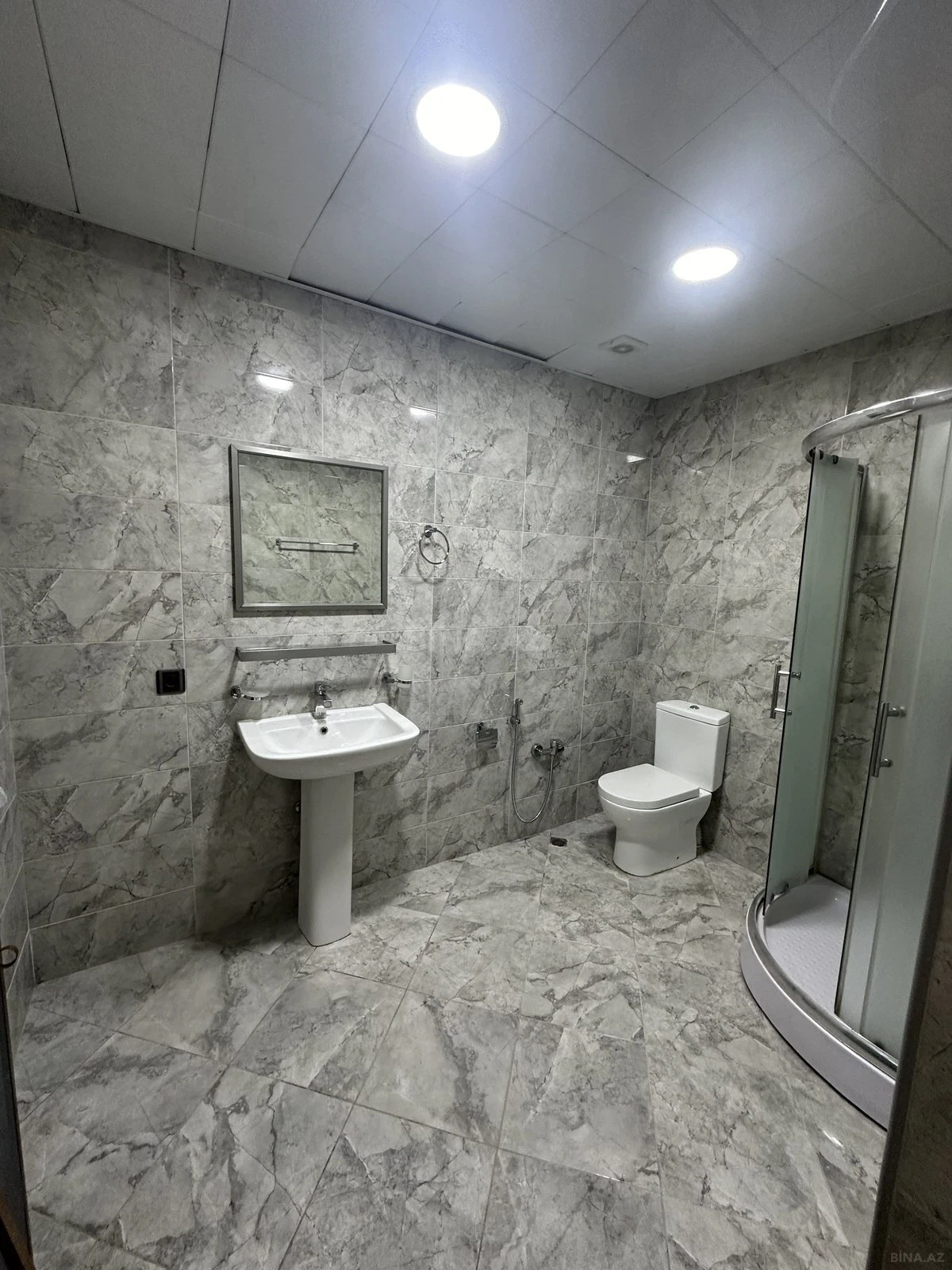 Kirayə verilir 3 otaqlı mənzil 110 m²