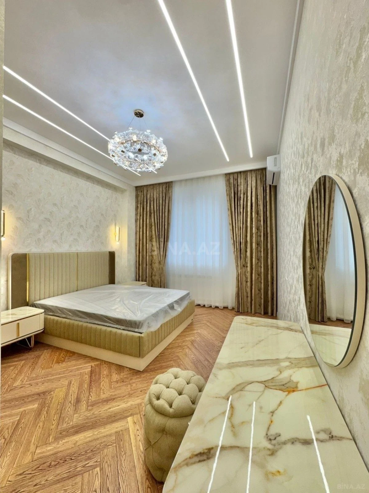 Satılır 5 otaqlı mənzil 220 m²