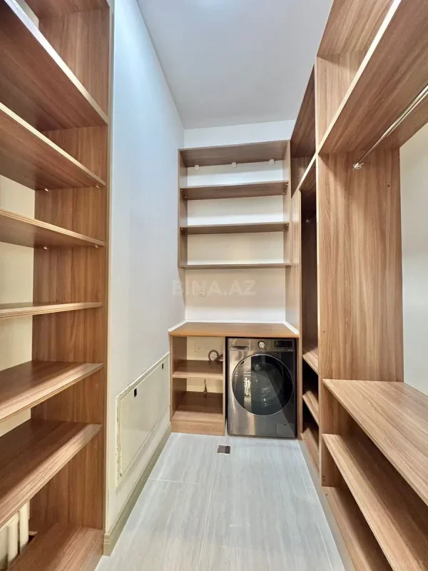 Satılır 5 otaqlı mənzil 220 m²