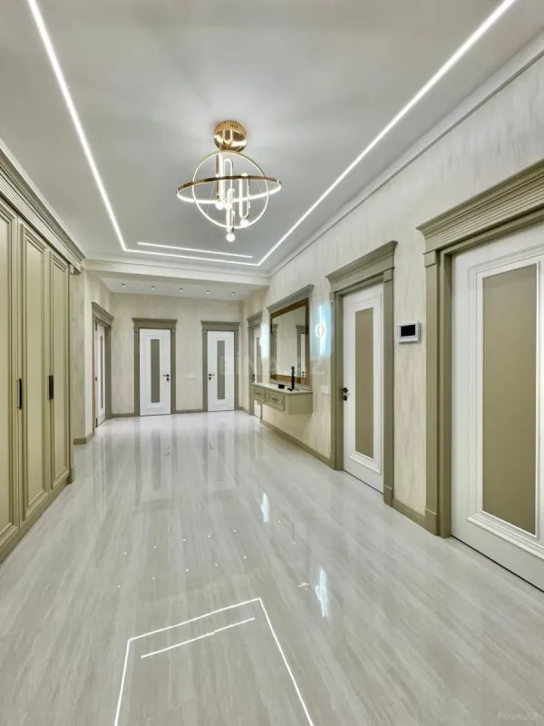 Satılır 5 otaqlı mənzil 220 m²